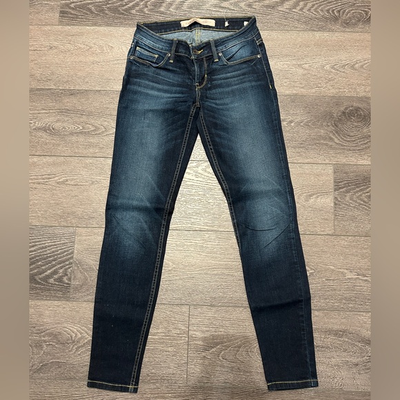 Guess Jean! - Picture 2 of 4